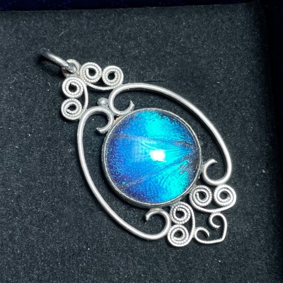 Jewelry - Sterling Silver Blue stone pendant + chain | 16"